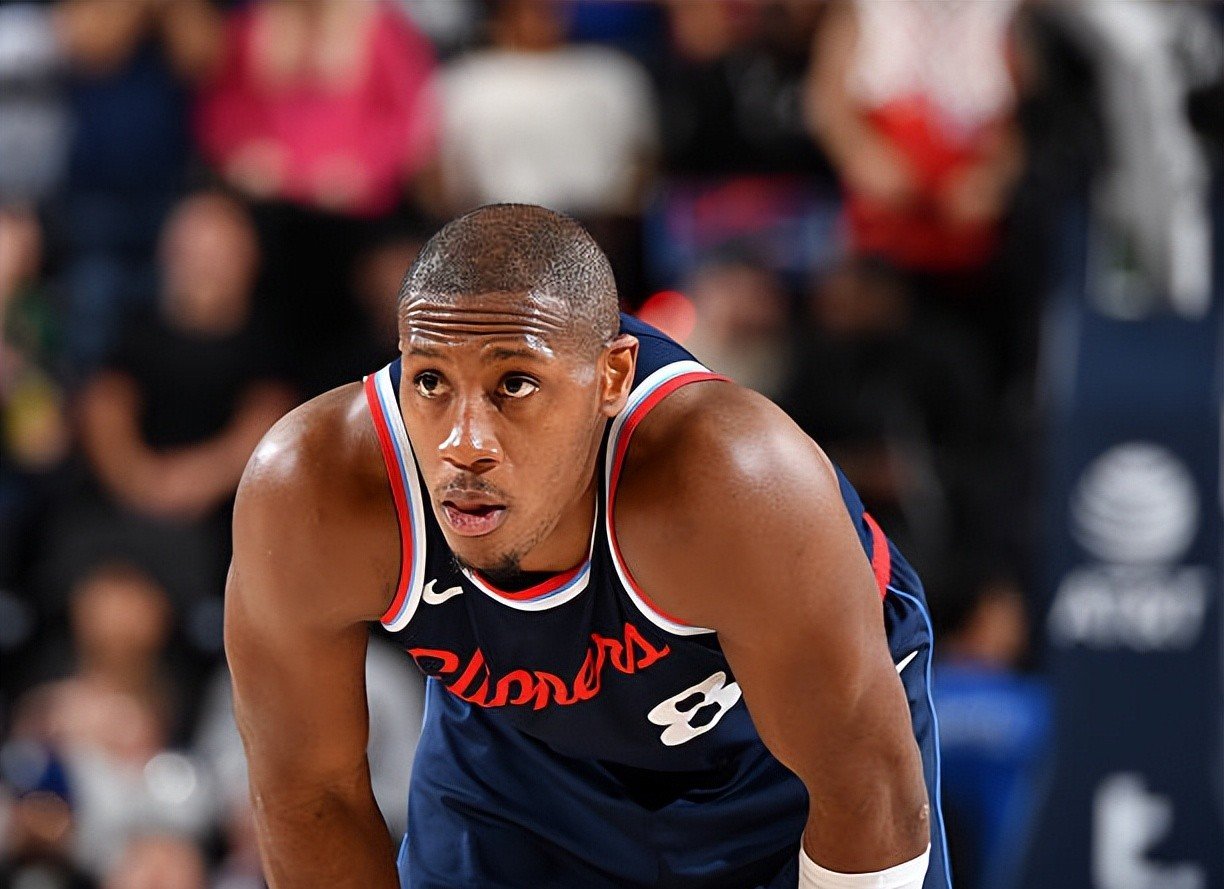 国际比赛日洛杉矶快船备战NBA常规赛；队长鼓劲细节曝光；引发热议；更衣室氛围转暖的简单介绍