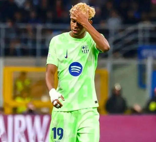 包含里程碑夜！新疆广汇复出首秀，欧冠今晨刷纪录，球迷炸锅，年轻球员得到机会的词条