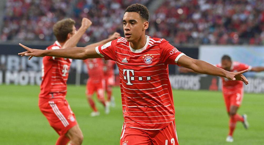 包含里程碑夜！新疆广汇复出首秀，欧冠今晨刷纪录，球迷炸锅，年轻球员得到机会的词条