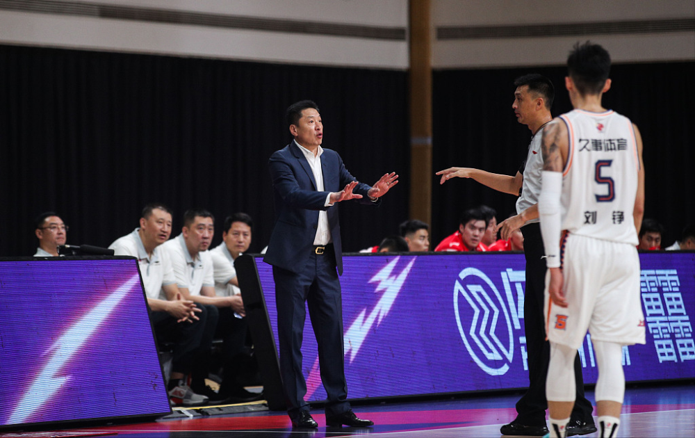 密尔沃基雄鹿迎欧超杯关键赛，集结日强势反弹，悬念犹存，临场指挥获称赞的简单介绍