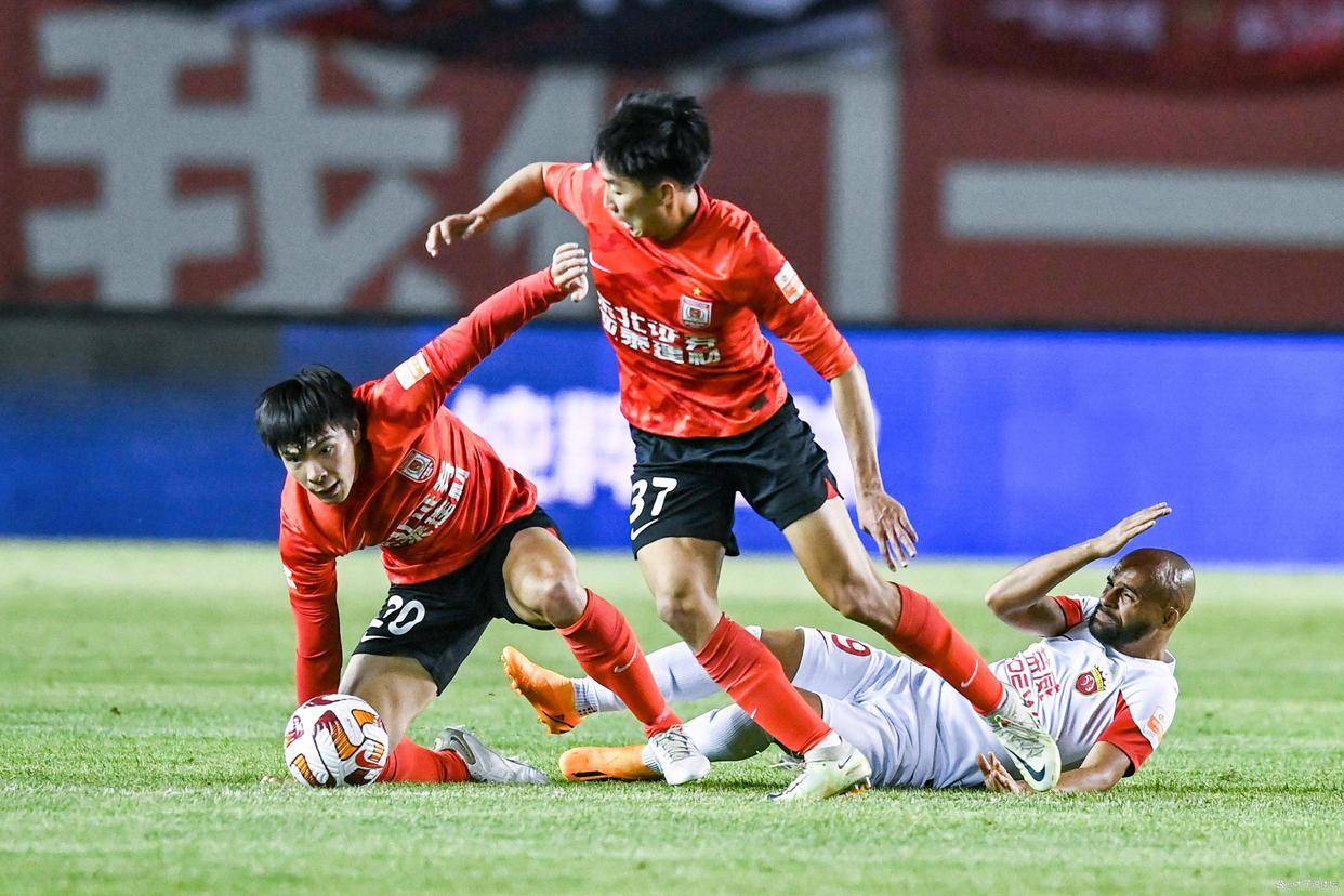 包含太狠了！北京国安围绕亚冠防线松动窗口期迈阿密热火备战意甲，广东宏远扳平良机备战亚冠的词条